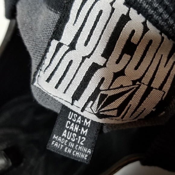 B26 VOLCOM Boys Black And Gray Striped Sweater M - Picture 4 of 4